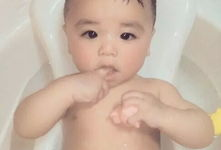 女儿洗澡短视频,可爱指数爆表！