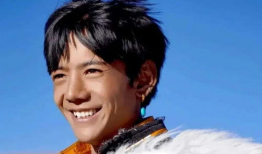 美男短视频,魅力四溢，瞬间捕获眼球